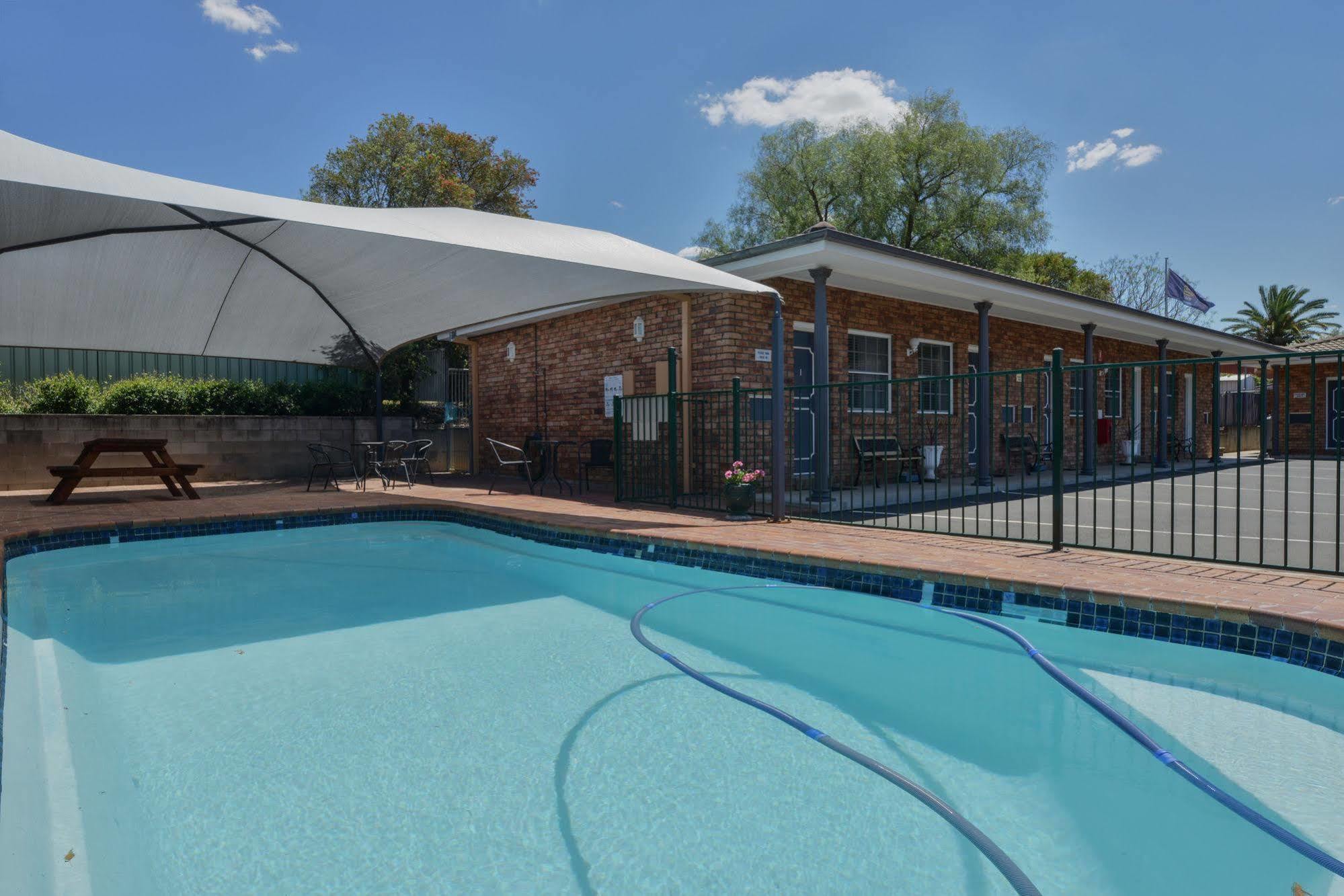 Cadman Motor And Motel Tamworth