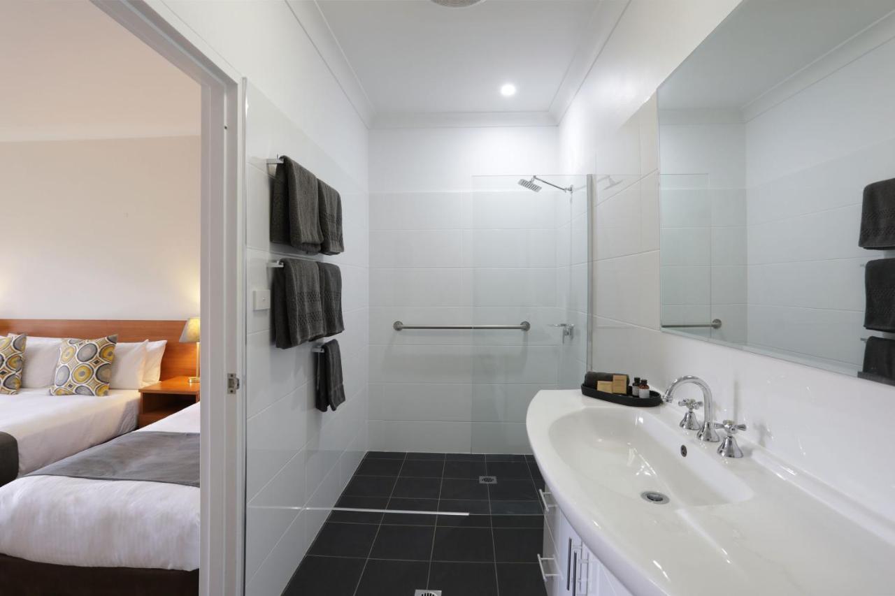 Cadman Motor And 3* Tamworth
